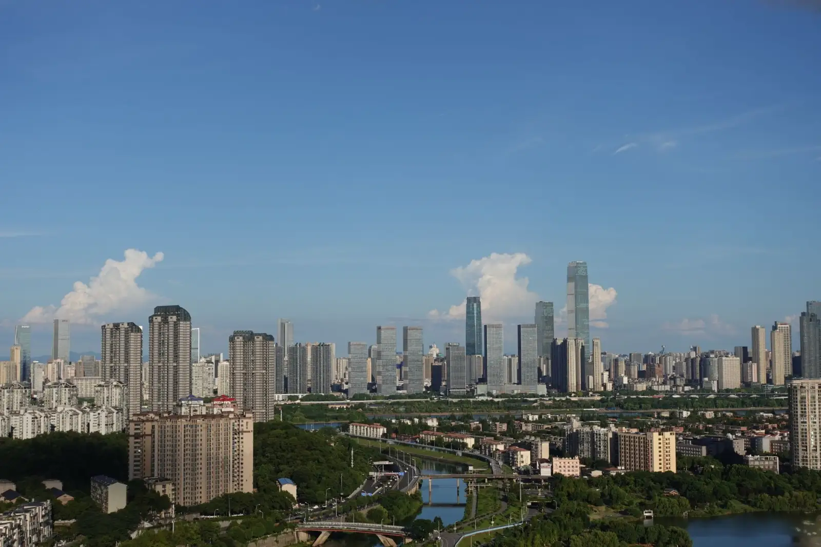 华北地区自动化设备选型对比：传感器与控制柜应用实践