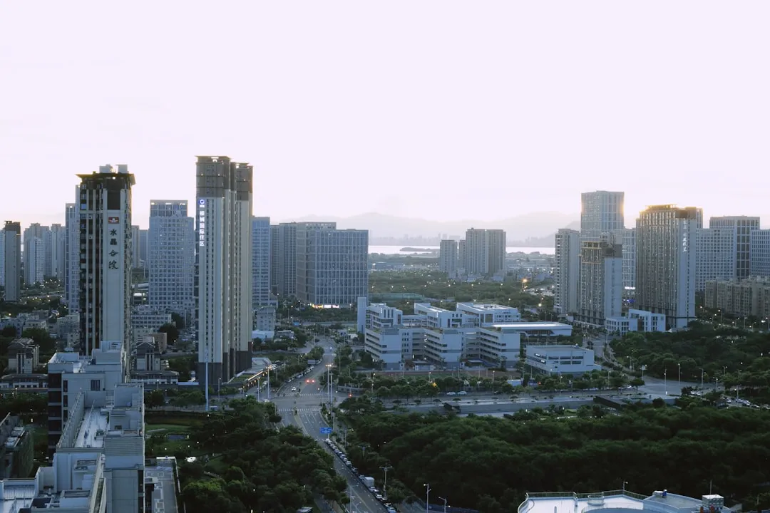 2025年电子元器件市场趋势：国产替代与高端化发展路径分析